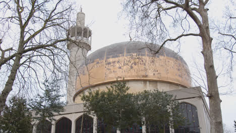 Exterior-De-La-Mezquita-De-Regents-Park-En-Londres,-Reino-Unido-6